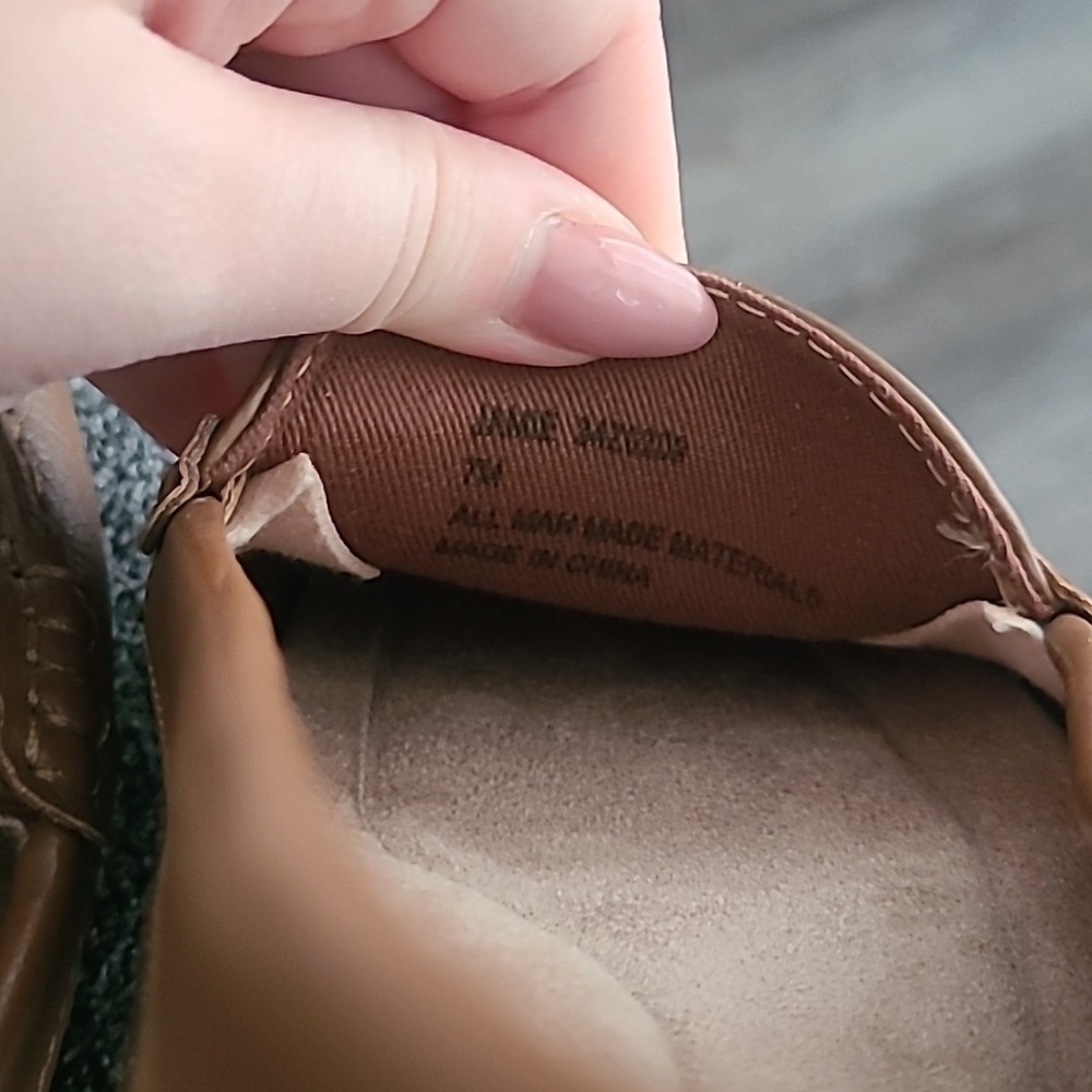 EUC Jones New York Signature Jamie Gold Logo Loafers Saddle Tan Sz 7M - Picture 7 of 8